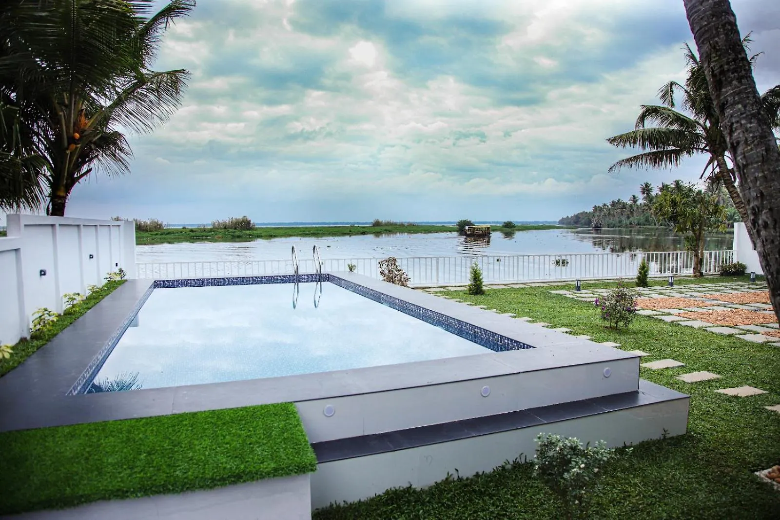 Kumarakom Sunview 0*,